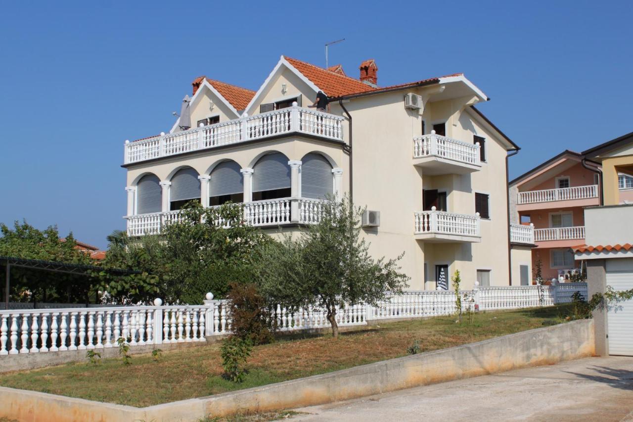 Apartman With A Parking Space Novigrad - 7037 *